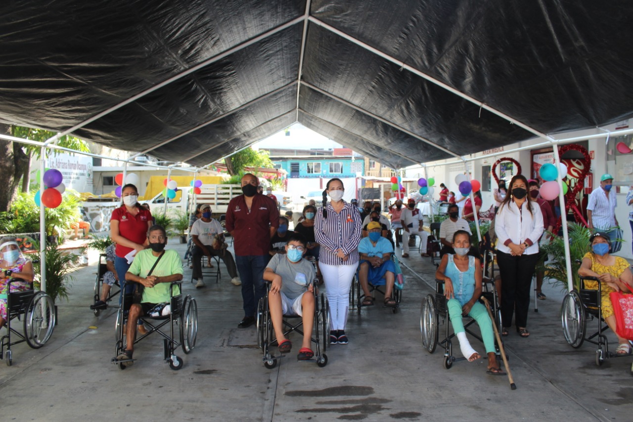 Entrega DIF  Acapulco aparatos funcionales a personas con discapacidad