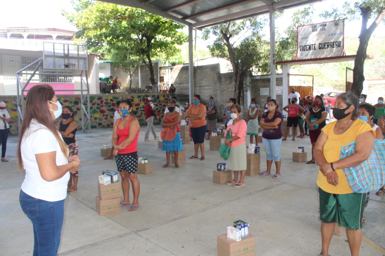 Reciben alumnos de comunidades rurales paquetes de Desayunos Escolares