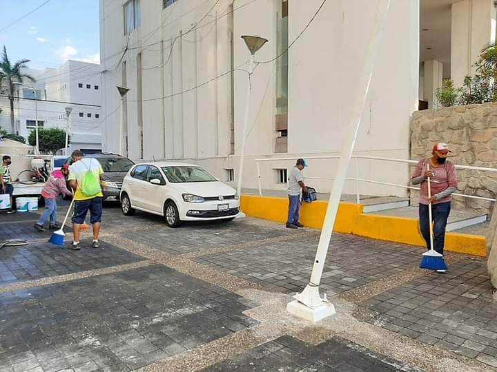 Refuerza Servicios Públicos brigadas de limpieza y desinfección en Acapulco