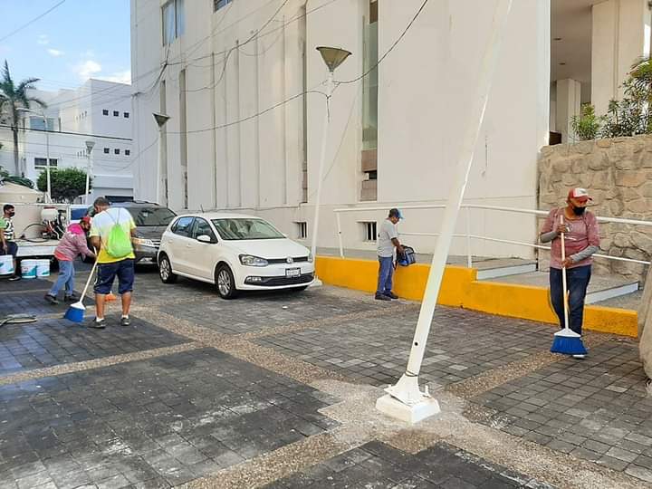 Refuerza Servicios Públicos brigadas de limpieza y desinfección en Acapulco Refuerza Servicios Públicos brigadas de limpieza y desinfección en Acapulco