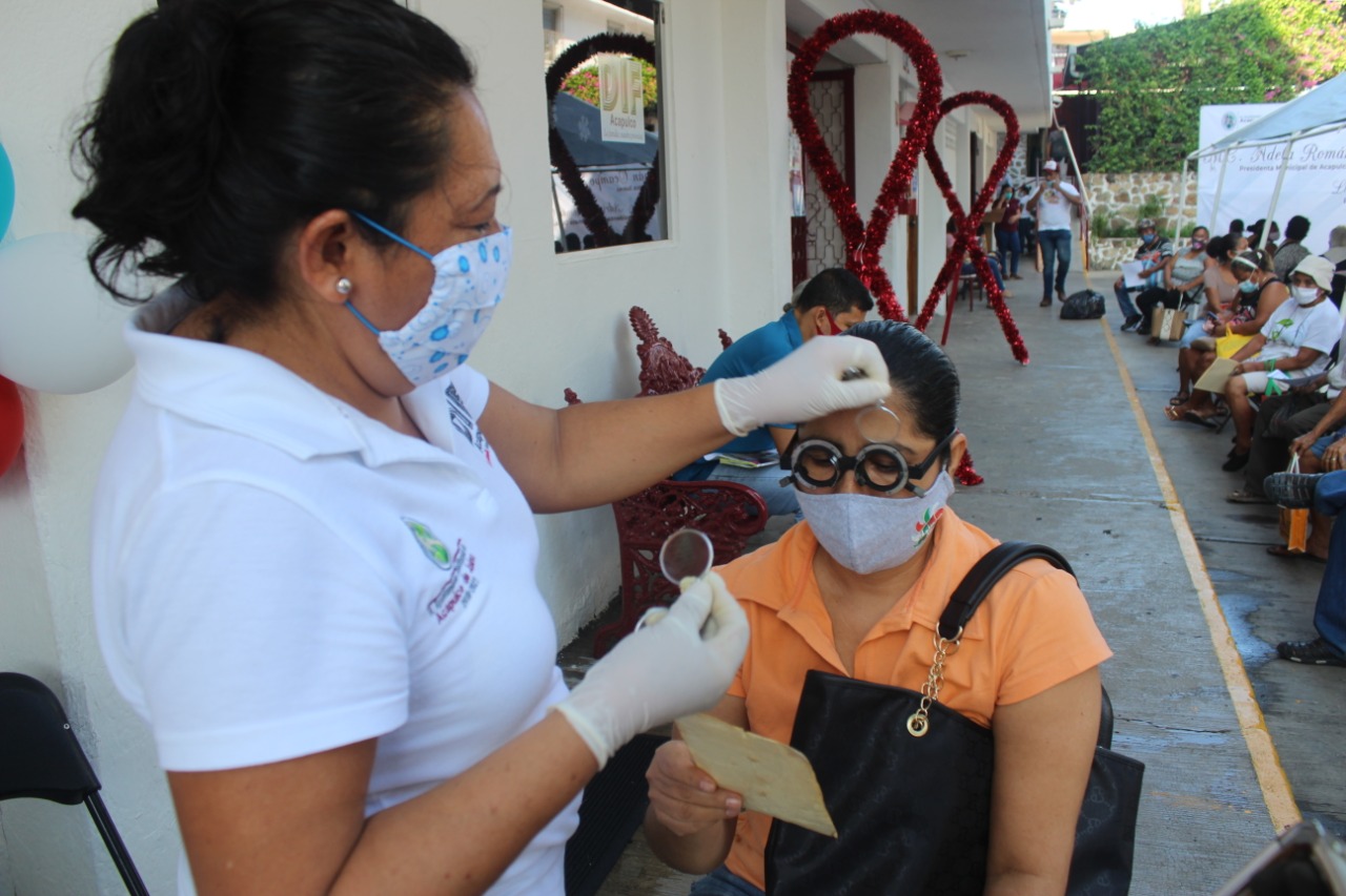 Con Programa de Lentes, mejora DIF Acapulco calidad de vida de ciudadanos