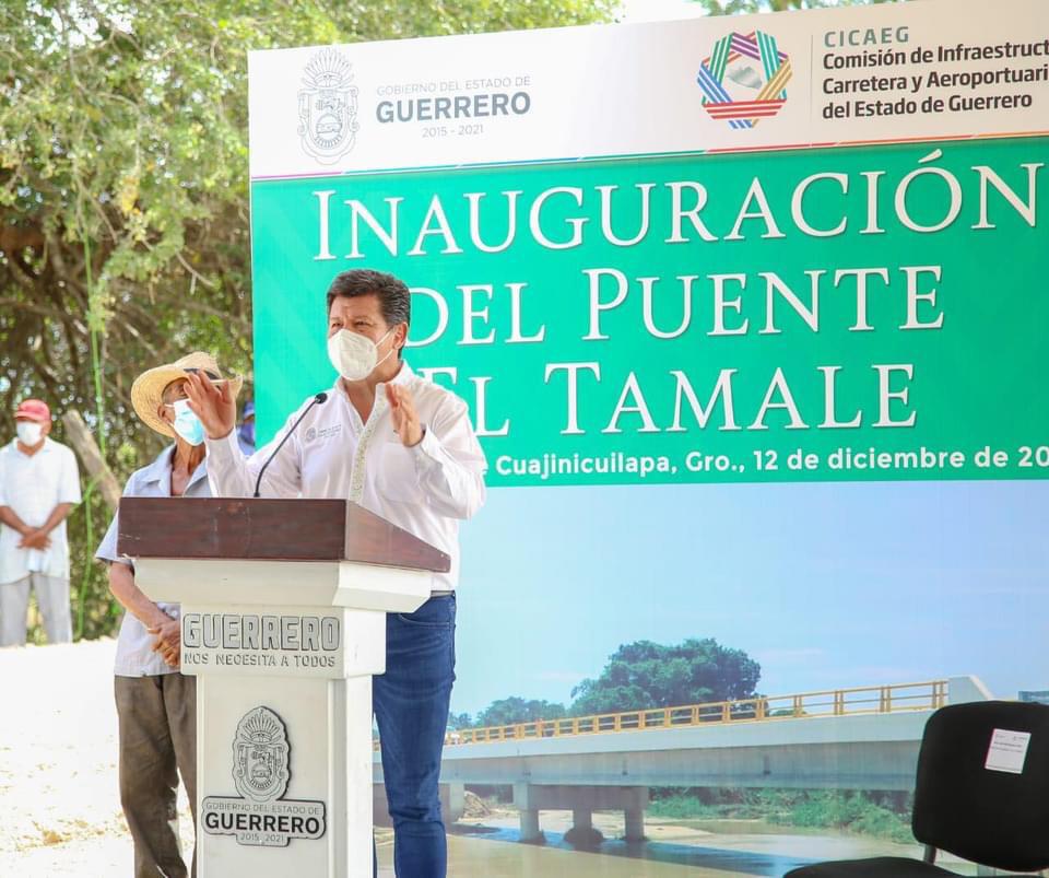 Astudillo entrega puente vehicular “El Tamale” que ayudará a conectar localidades en la Costa Chica