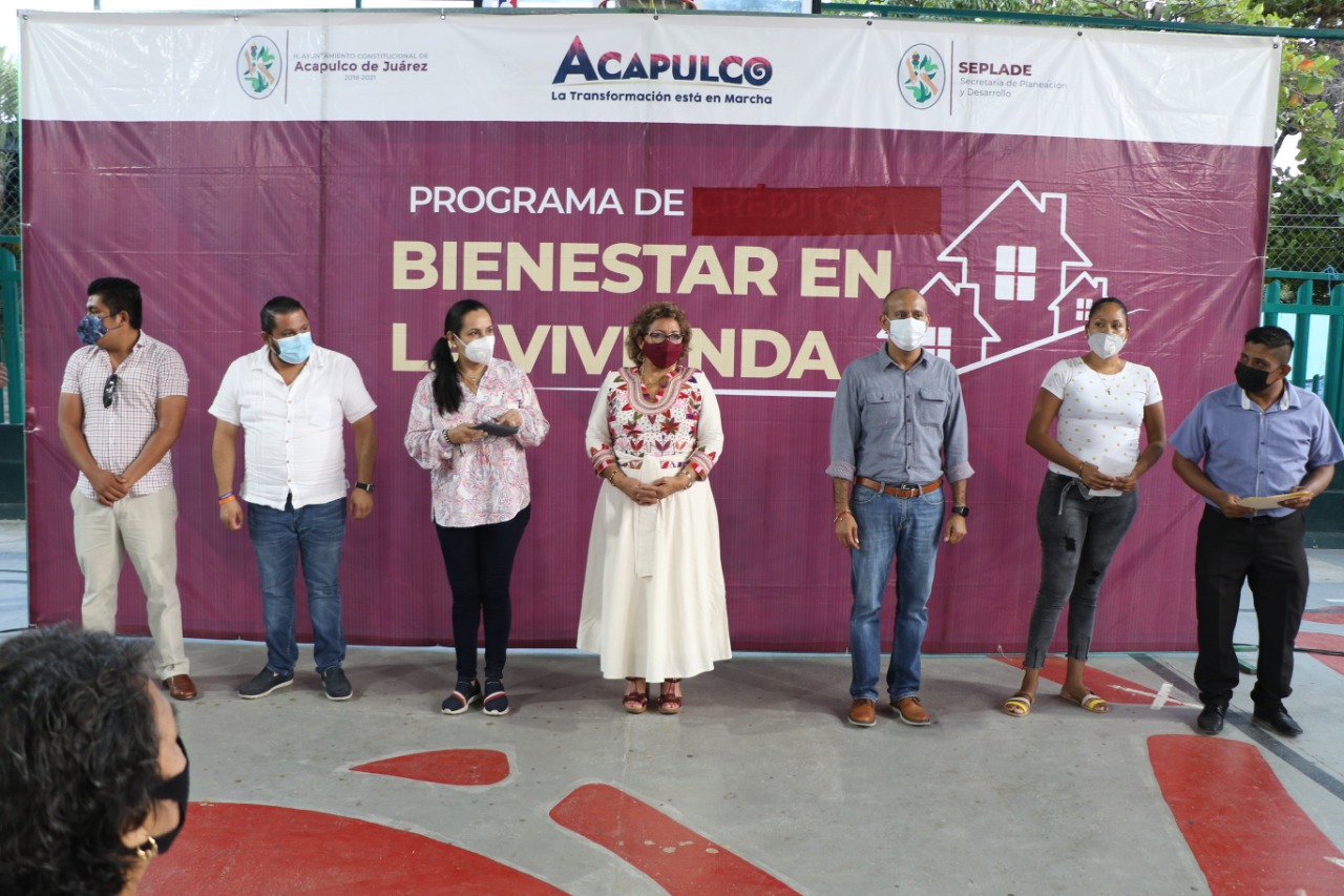 Lleva Adela Román “Bienestar en la Vivienda” a la periferia de Acapulco