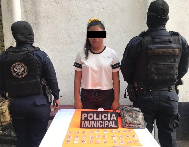 Capturan en Llano Largo a joven en posesión de probable droga