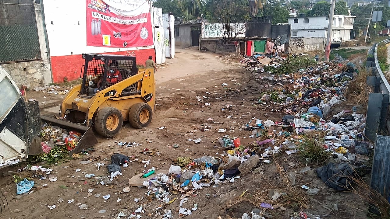 Recolectan más de 20 toneladas de basura en colonias populares de Acapulco