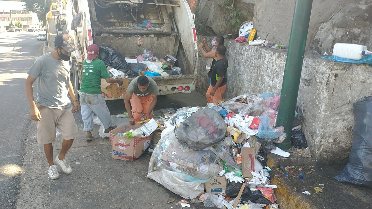 Se refuerza recolección de basura en Acapulco por puente turístico
