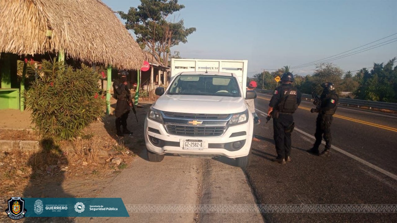 La Policía Estatal recupera un vehículo con reporte de robo en el municipio de Coyuca de Benítez