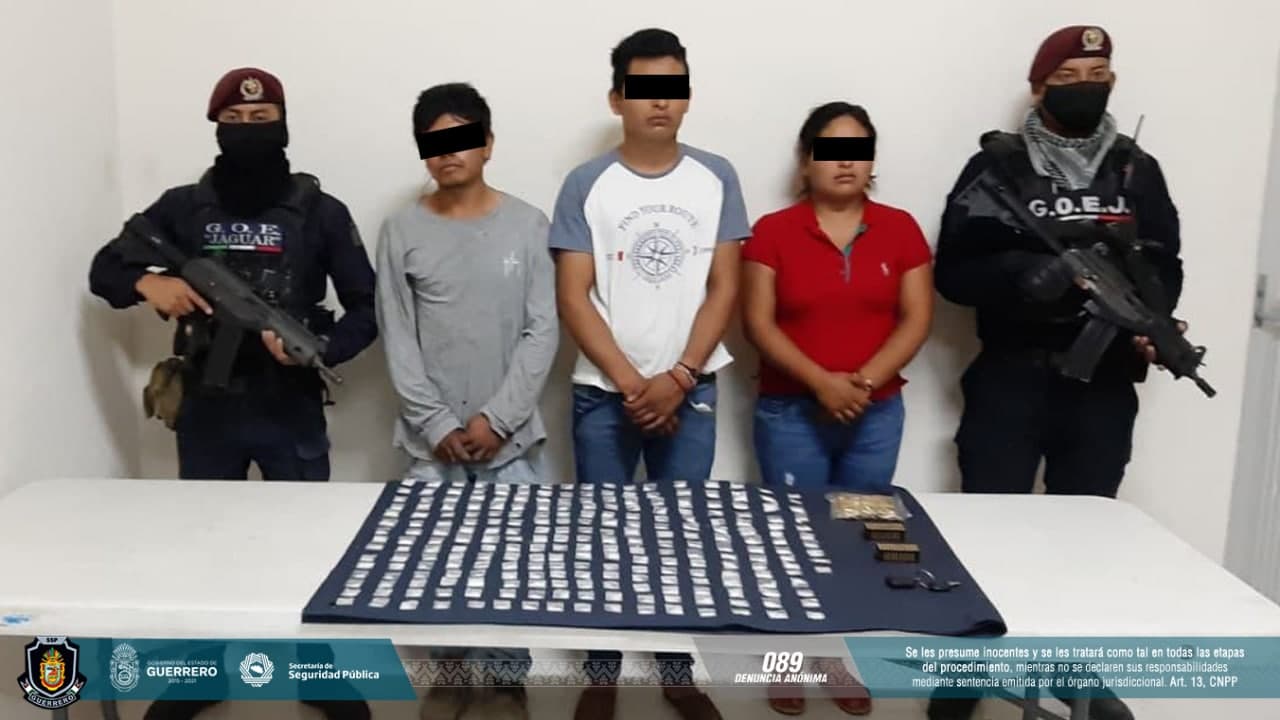 Asegura grupo Jaguar a 3 personas  con droga en Tepecoacuilco