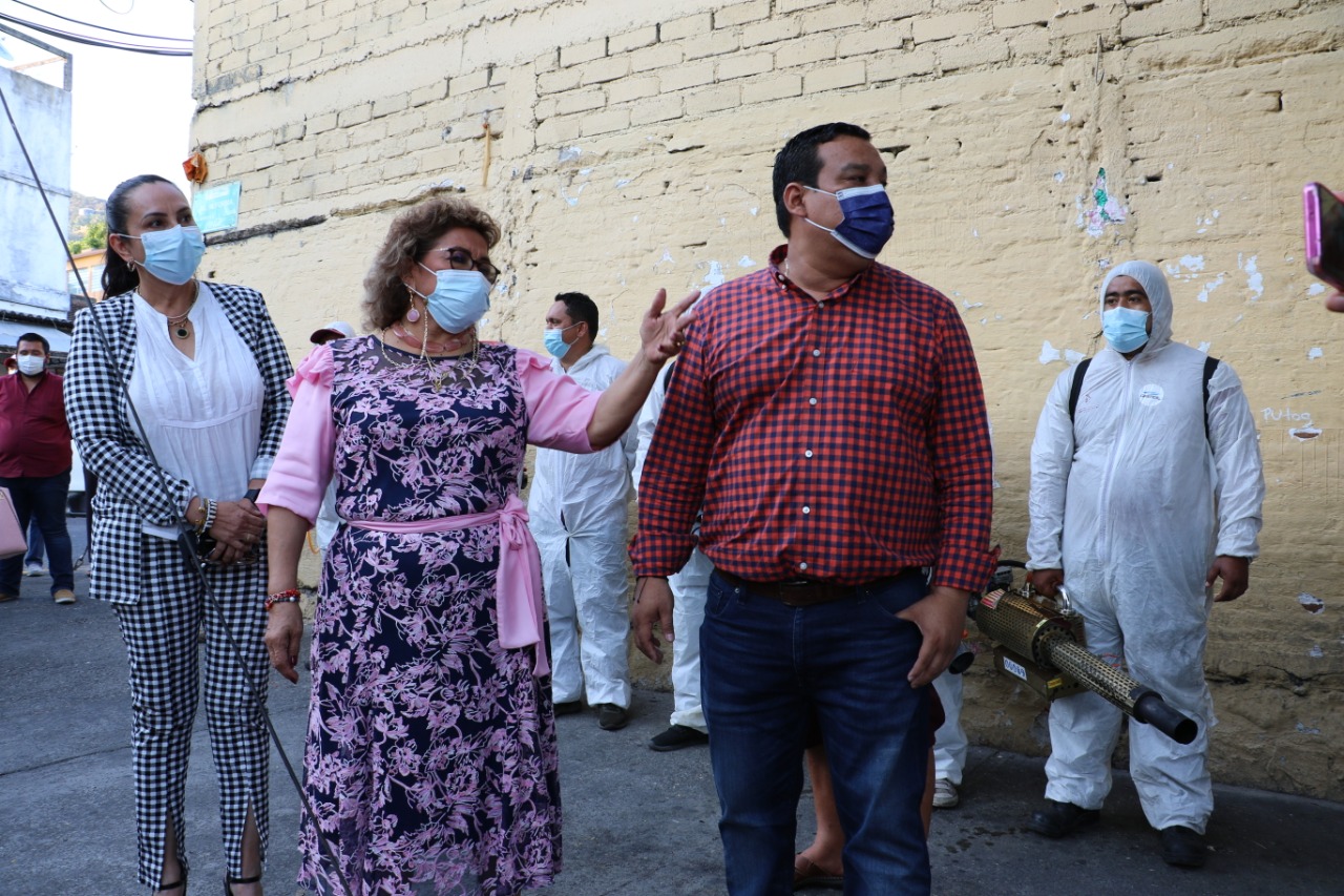 Celebran vecinos de la Morelos acciones de limpieza y desinfección que encabezó Adela Román