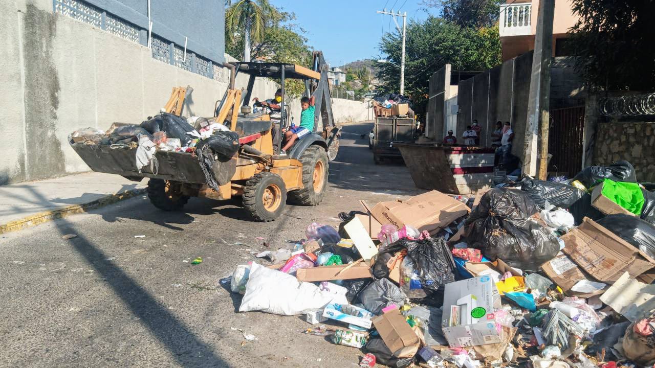Recolecta Saneamiento Básico 50 toneladas de escombro en avenida México