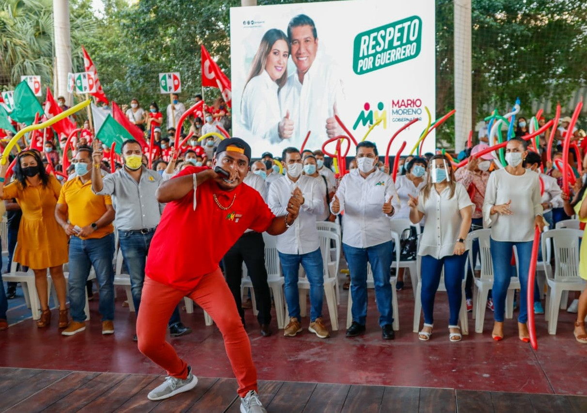 Firma Mario Moreno en Zihuatanejo la Agenda por las Mujeres 