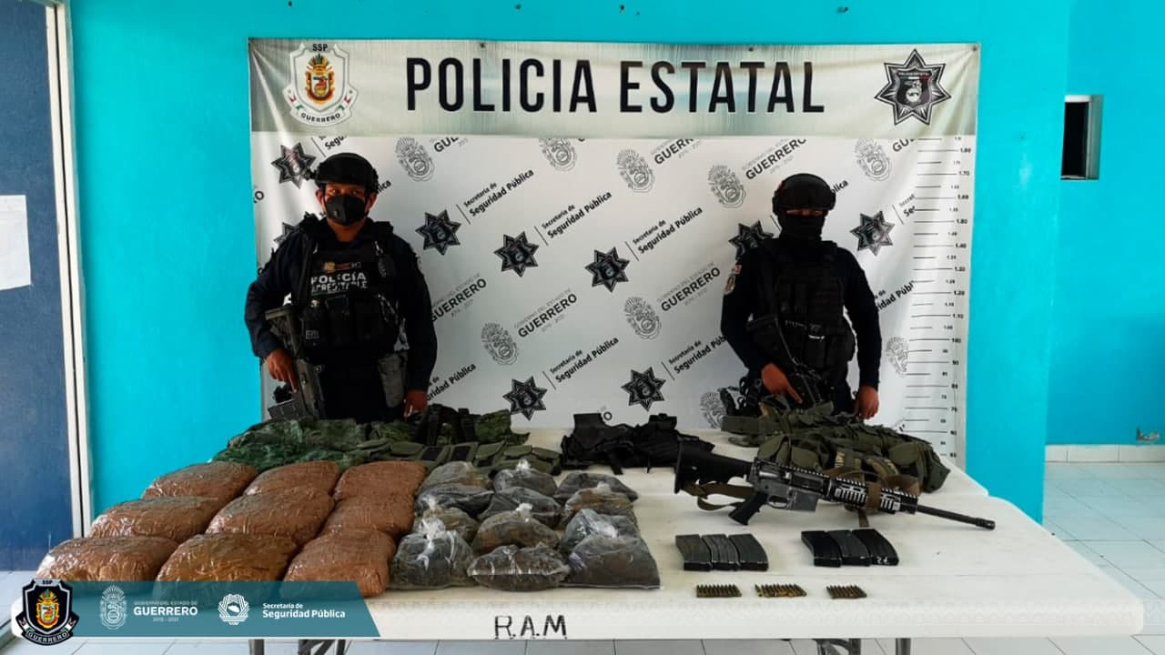 Desmantela la Policía Estatal campamento y aseguran cartuchos, cargadores, equipo táctico y presunta droga en Coyuca de Catalán