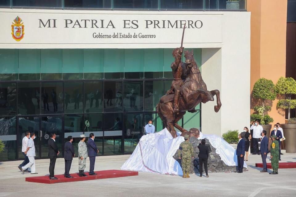 Develan escultura de Vicente Guerrero