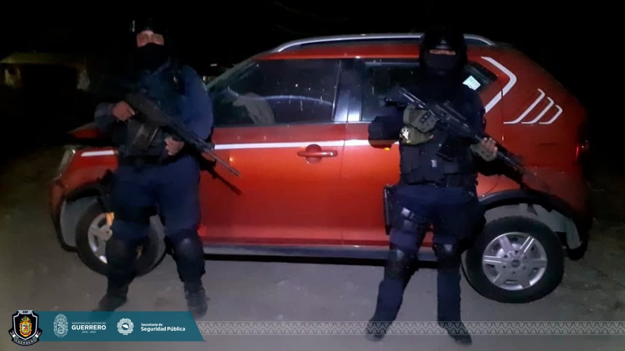 Recupera la Policía Estatal y Grupo “Jaguar” dos vehículos en el municipio de Tecpan de Galeana