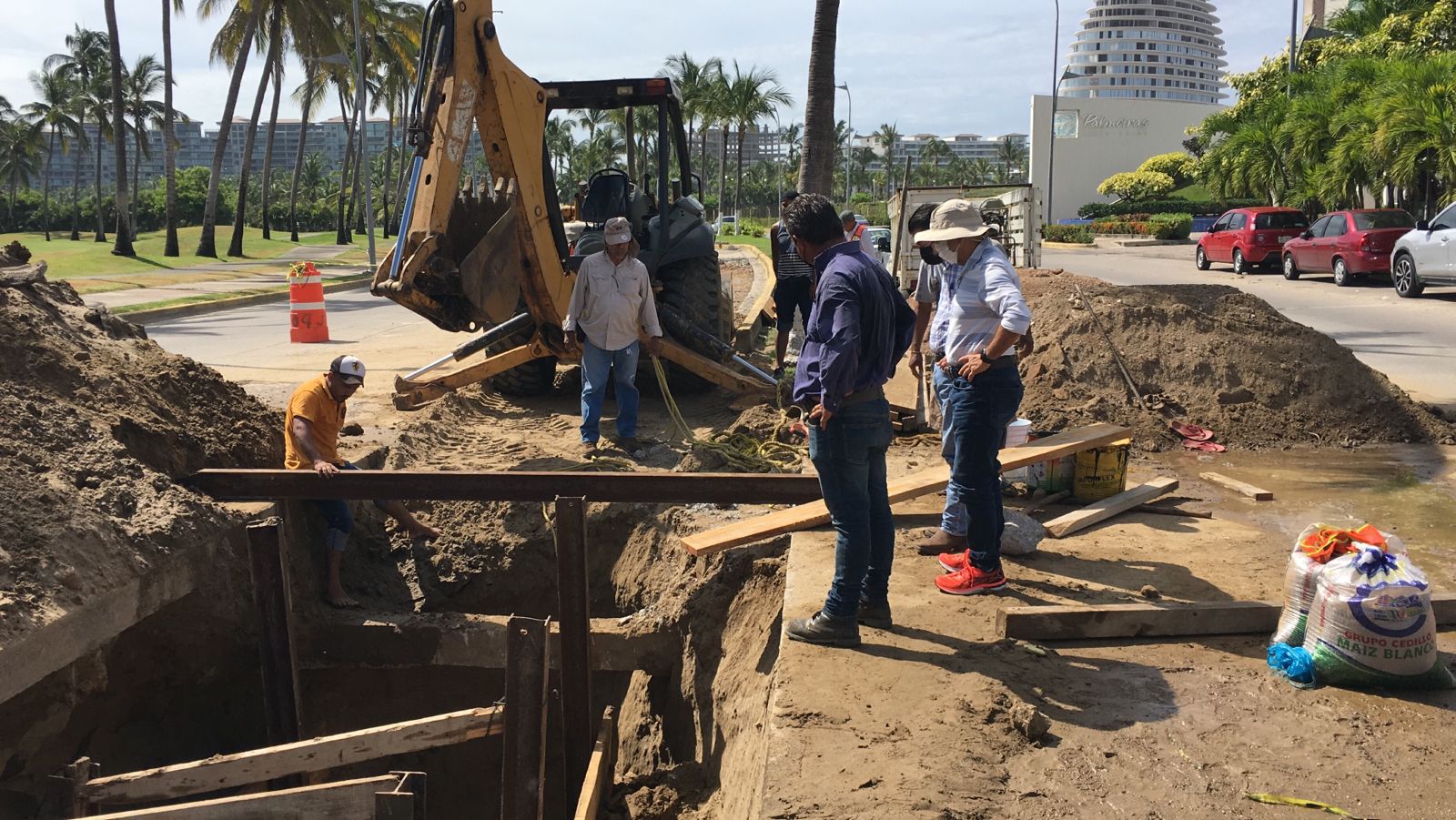 PROTUR y CAPASEG reparan drenaje sanitario en Costera Las Palmas
