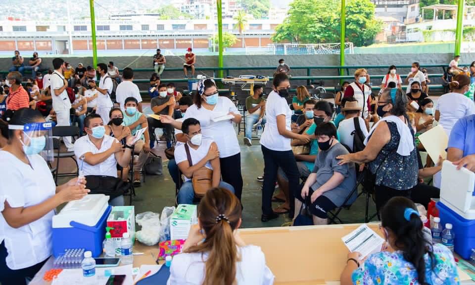 Proyecta Guerrero vacunar en su totalidad a jóvenes de más de 18 años durante agosto