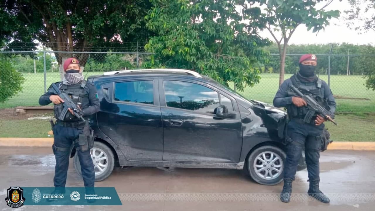 Recupera la Policía Estatal y Grupo “Jaguar” dos vehículos en los municipios de Iguala y Zihuatanejo