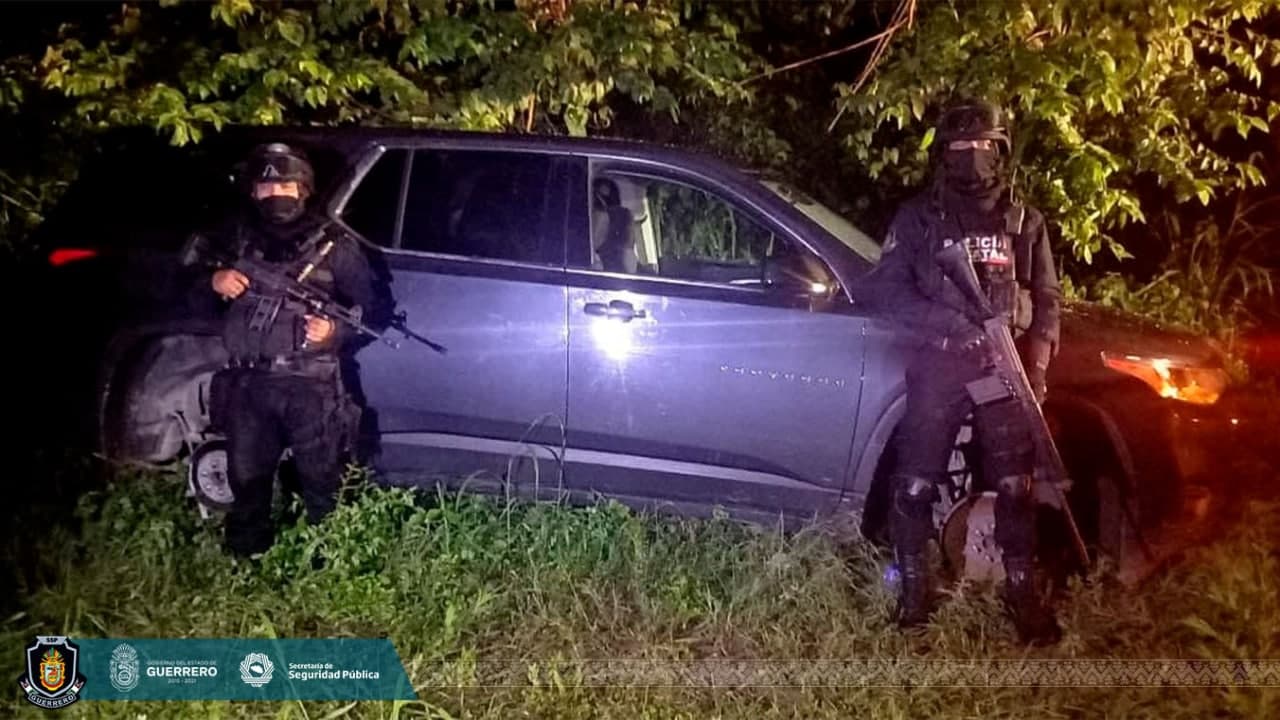 Recupera la Policía Estatal, Grupo “Jaguar”, SEDENA y GN un vehículo en el municipio de Petatlán