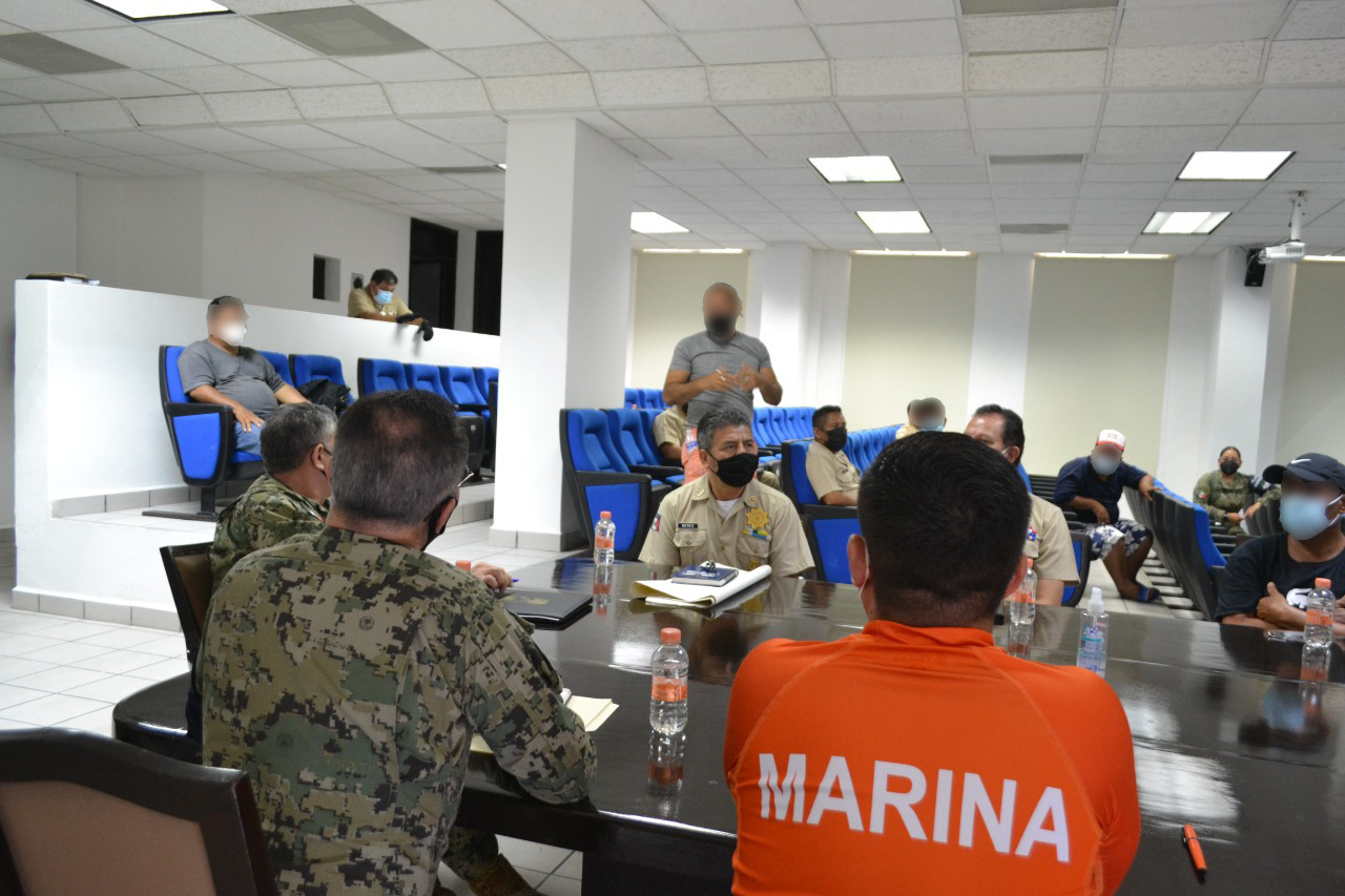 Efectúa personal naval reunión con familiares de pescadores para reiterar apoyos de búsqueda y localización