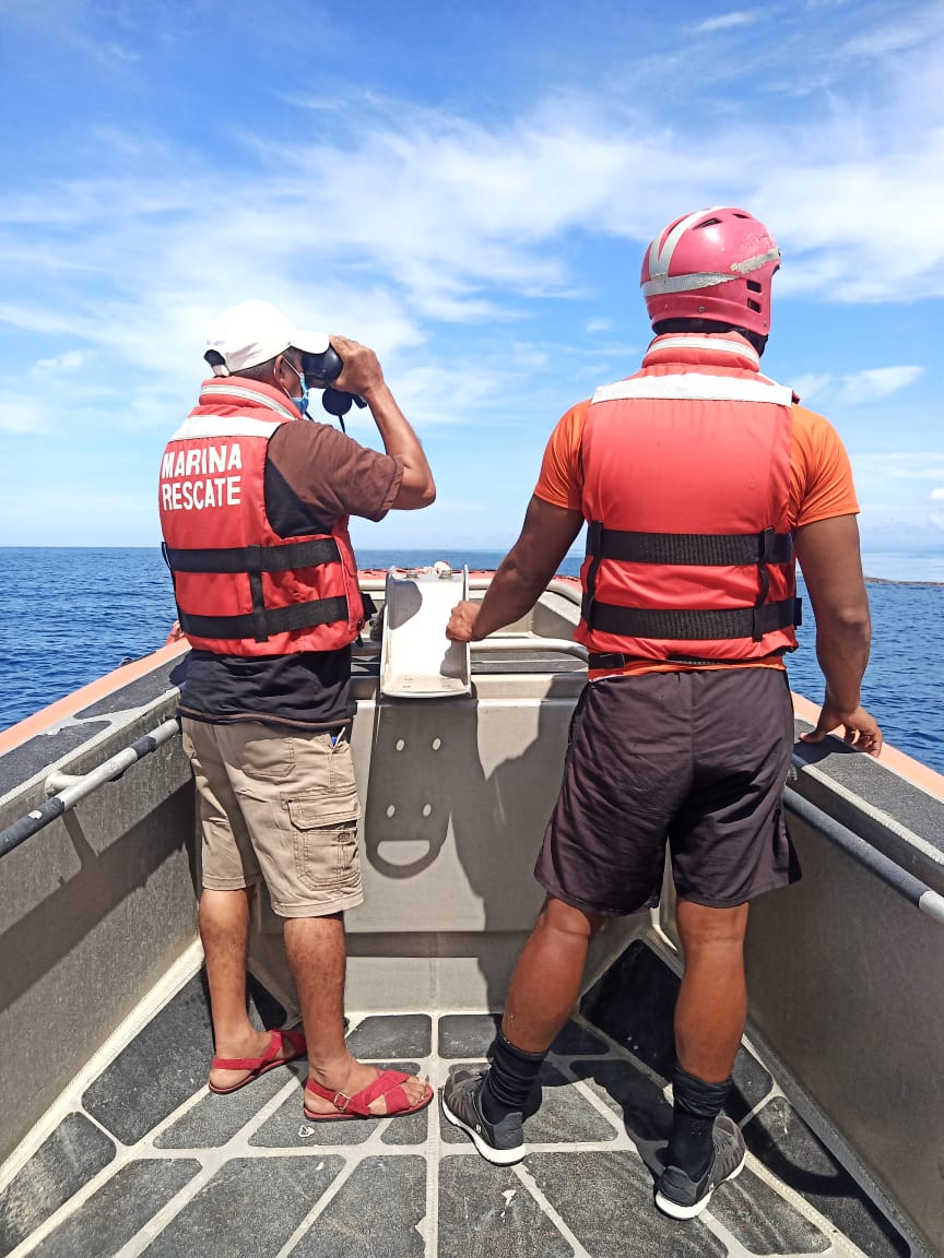 SEMAR y familiares realizan búsqueda martítima, aérea y terrestre de pescadores desaparecidos en Acapulco