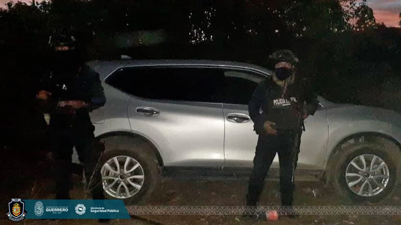 Recupera la Policía Estatal y Grupo “Jaguar” dos vehículos en el municipio de Petatlán