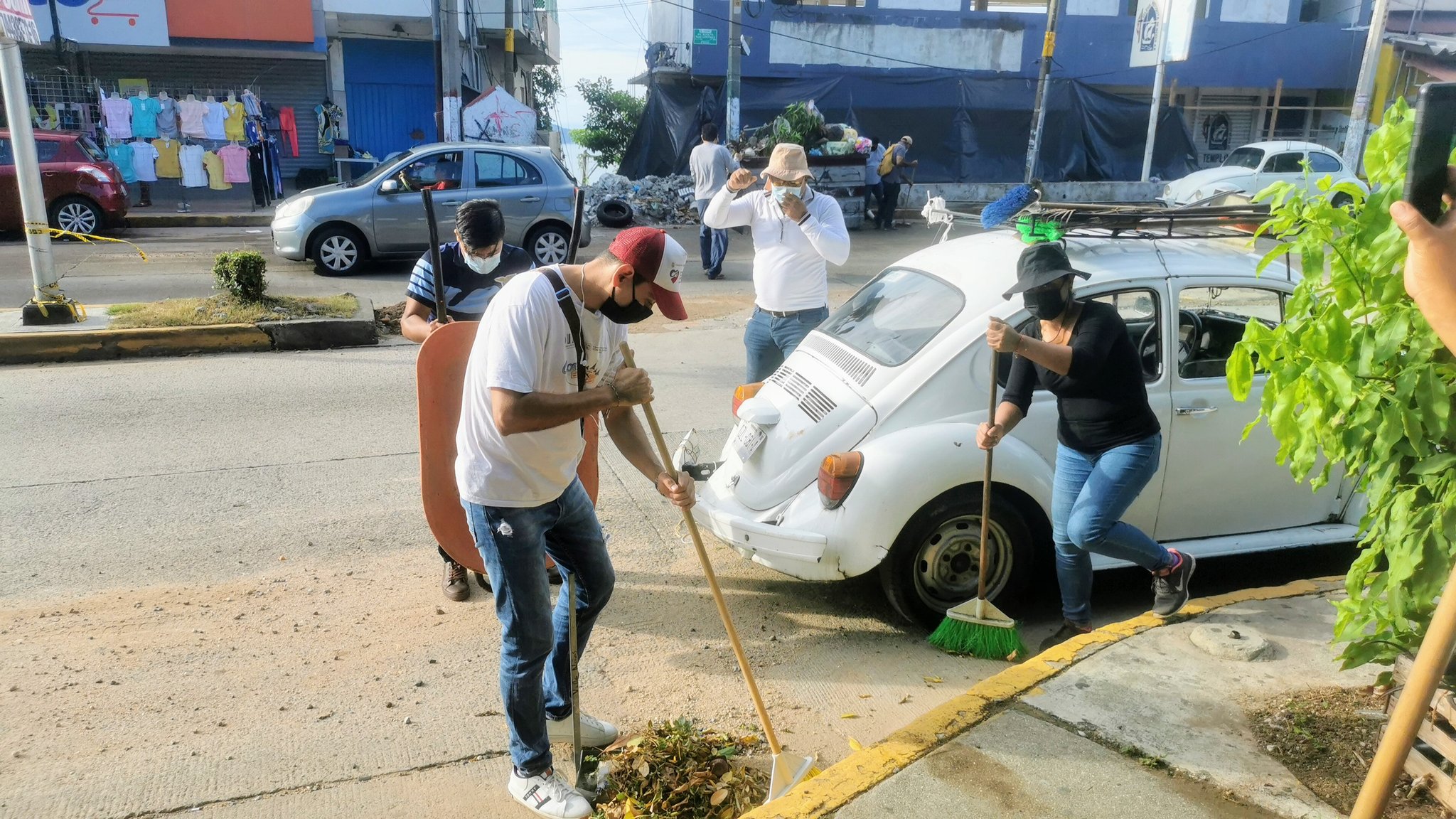 Abelina convoca a la población a pagar impuestos a cambio de servicios públicos en Acapulco