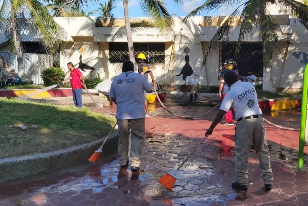 Limpian Servicios Públicos y Protección Civil, accesos a playa