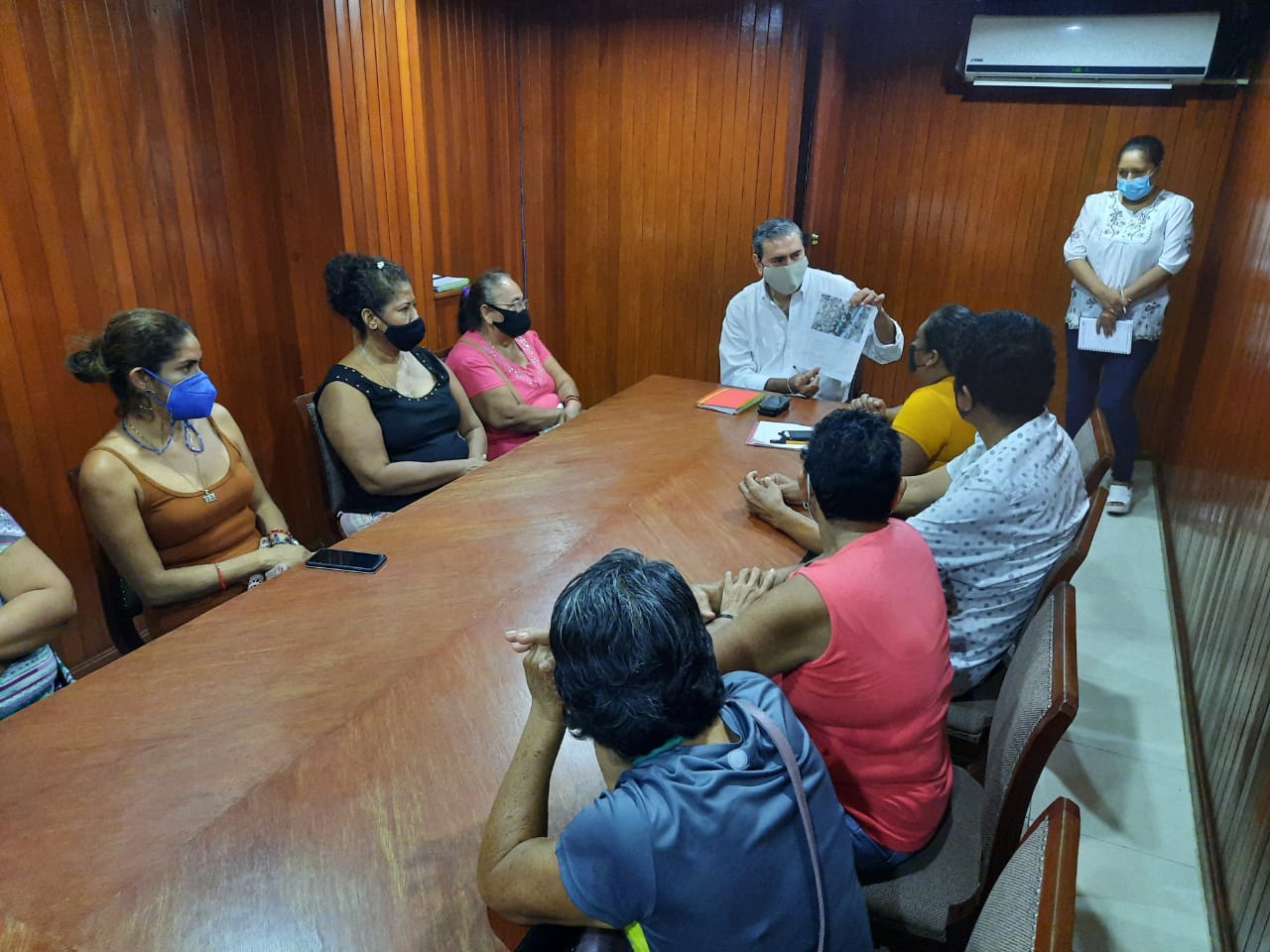 Atiende Capama a ciudadanos de la colonia Constituyentes