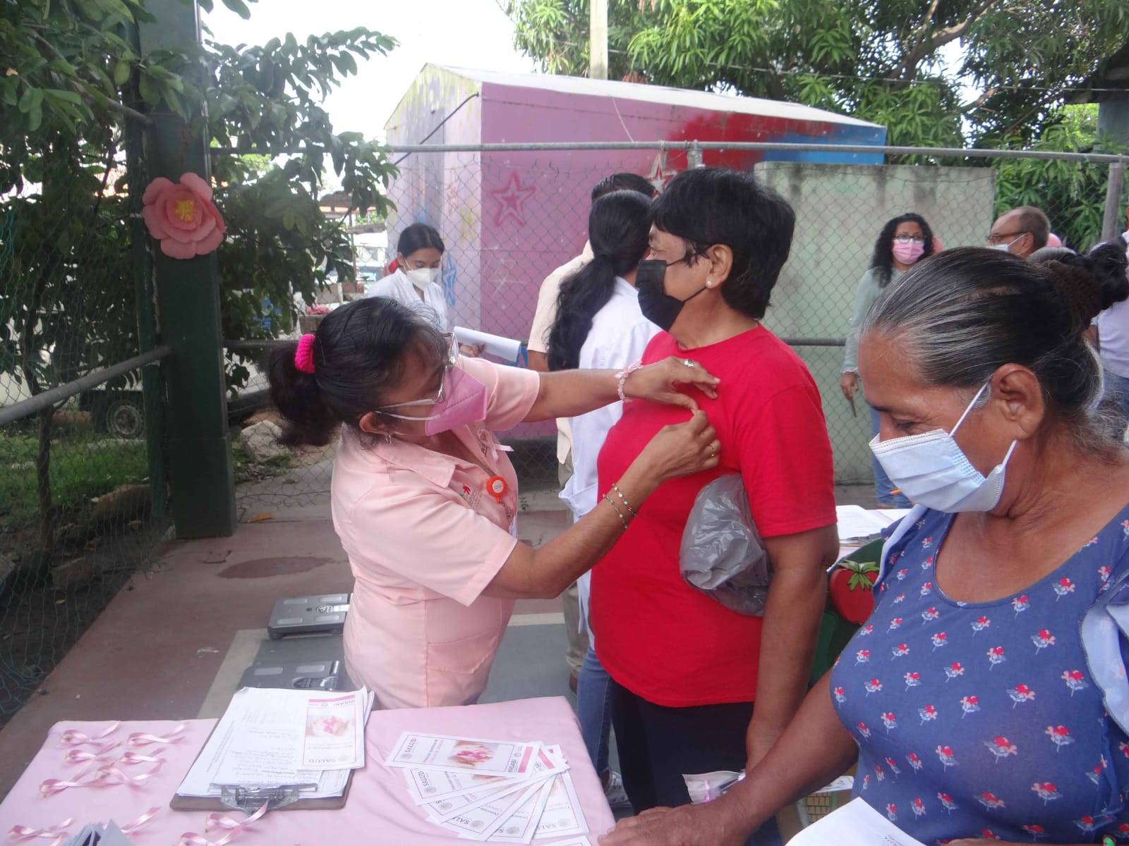 Realiza Salud Municipal brigada contra el cáncer de mama en Pie de la Cuesta