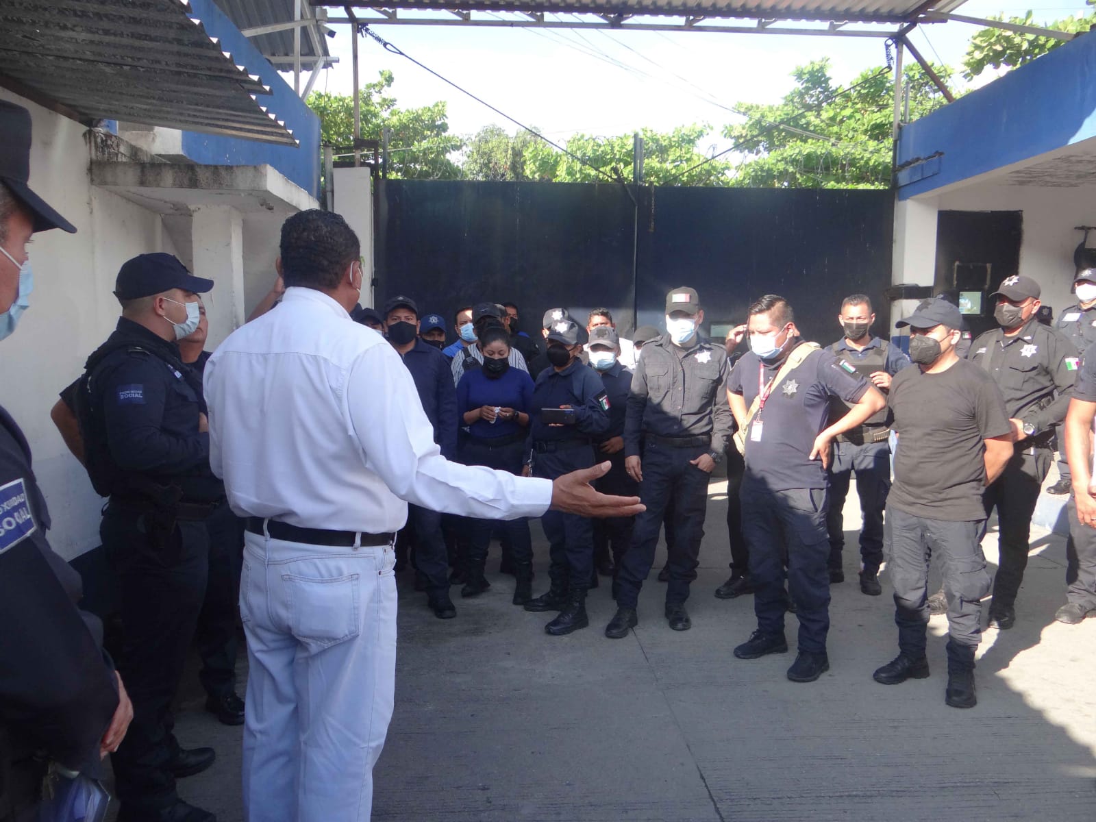 Paga Ayuntamiento a policías de Acapulco