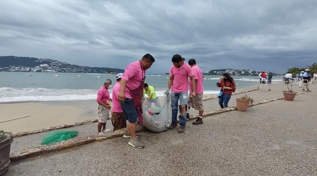 Implementó Promotora de Playas un operativo en Acapulco para realIzar labores de limpieza durante el pasado fin de semana