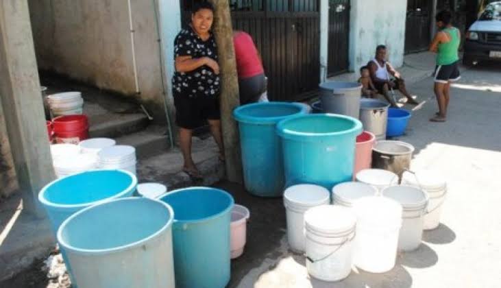 Más de dos meses sin agua vecinos de la Cuauhtémoc y el Roble