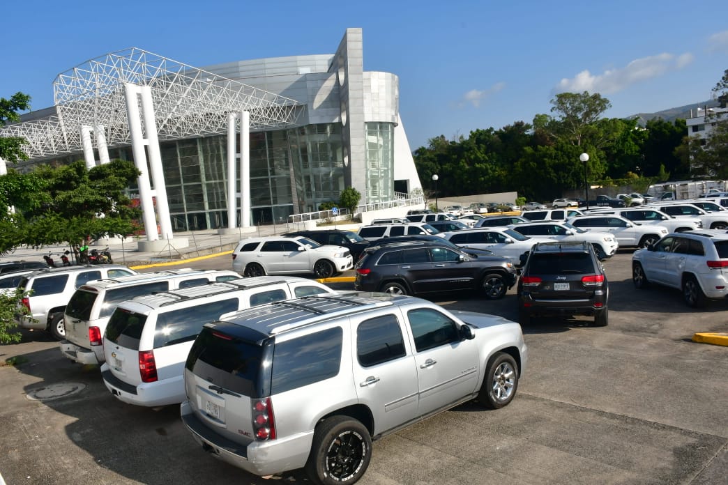 No habrá lujos durante en el gobierno de Guerrero, dice Evelyn Salgado al anunciar subasta de 41 camionetas
