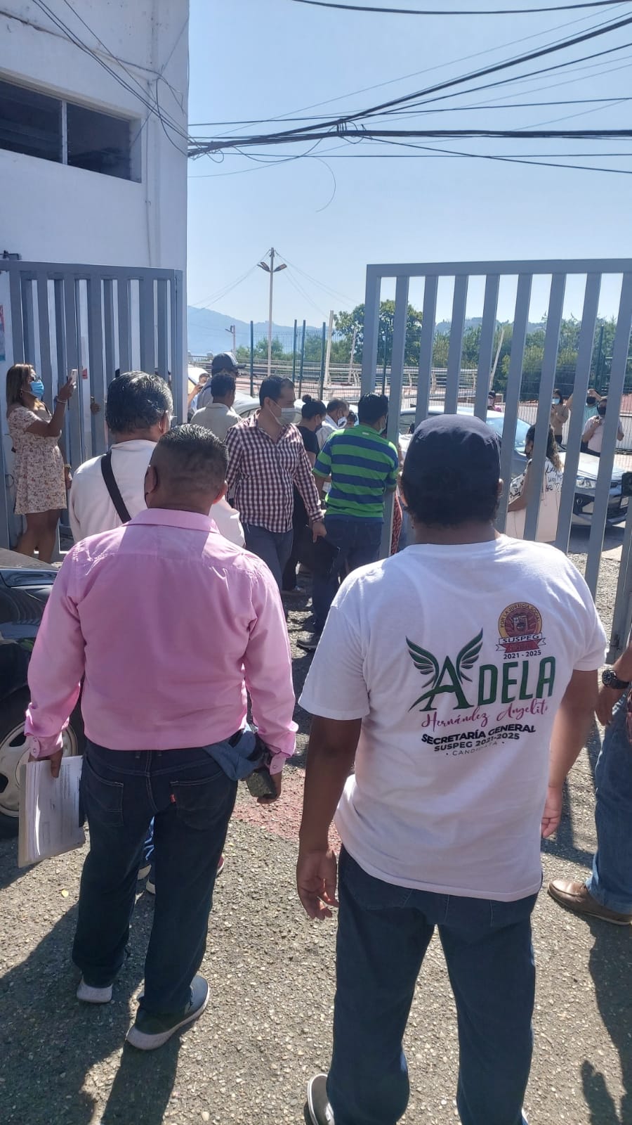 Ex-empleados toman oficinas del ayuntamiento exigen liquidación conforme a la ley