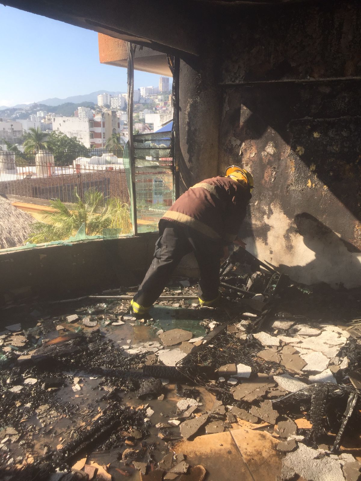 Sofocan Bomberos incendio en departamento