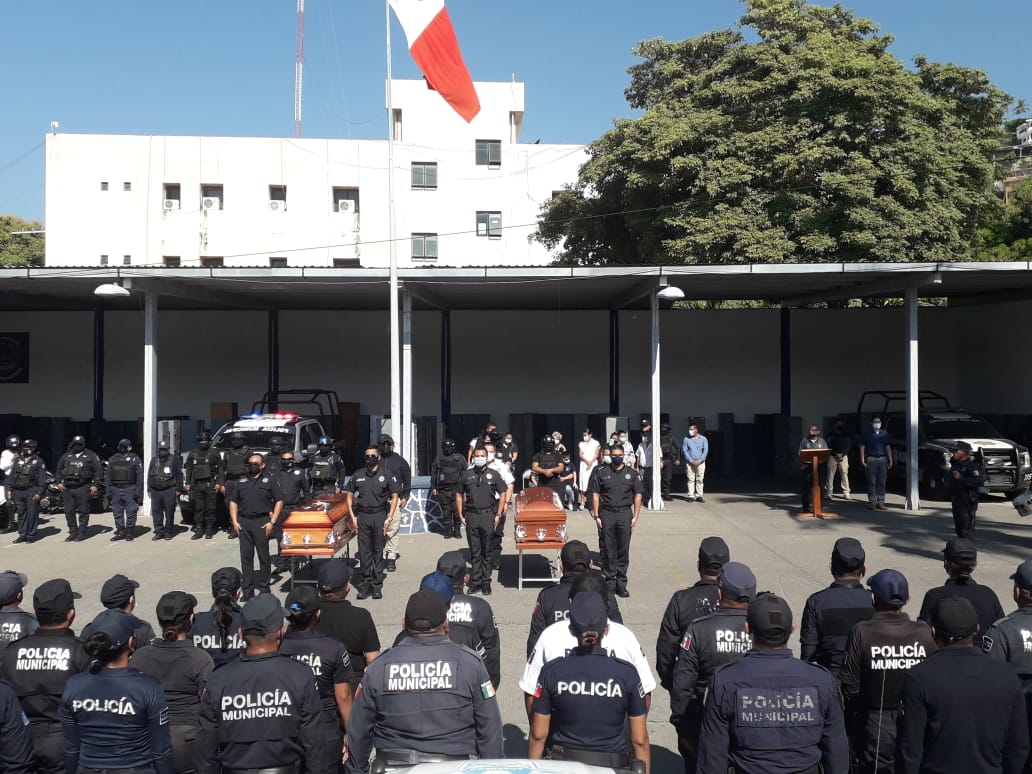 Despiden con honores a policías municipales