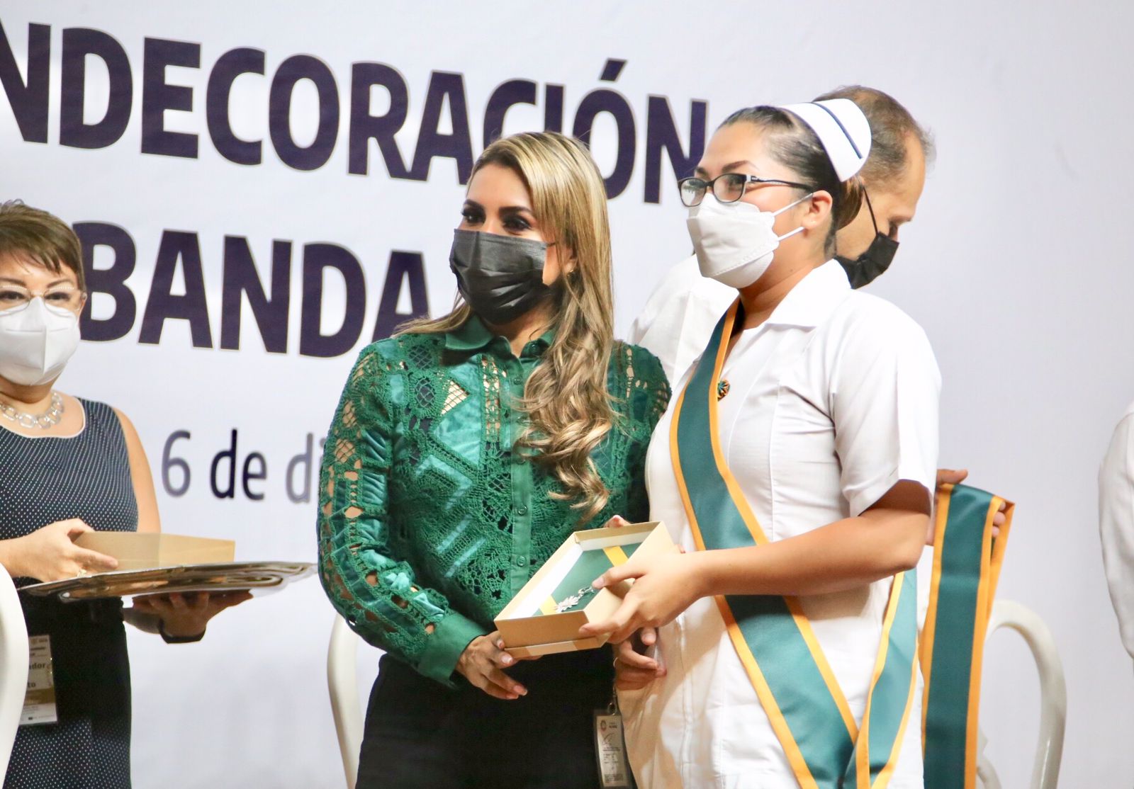 Reconoce Evelyn Salgado a personal de salud durante la pandemia por Covid-19 y entrega Condecoración Miguel Hidalgo Grado Banda