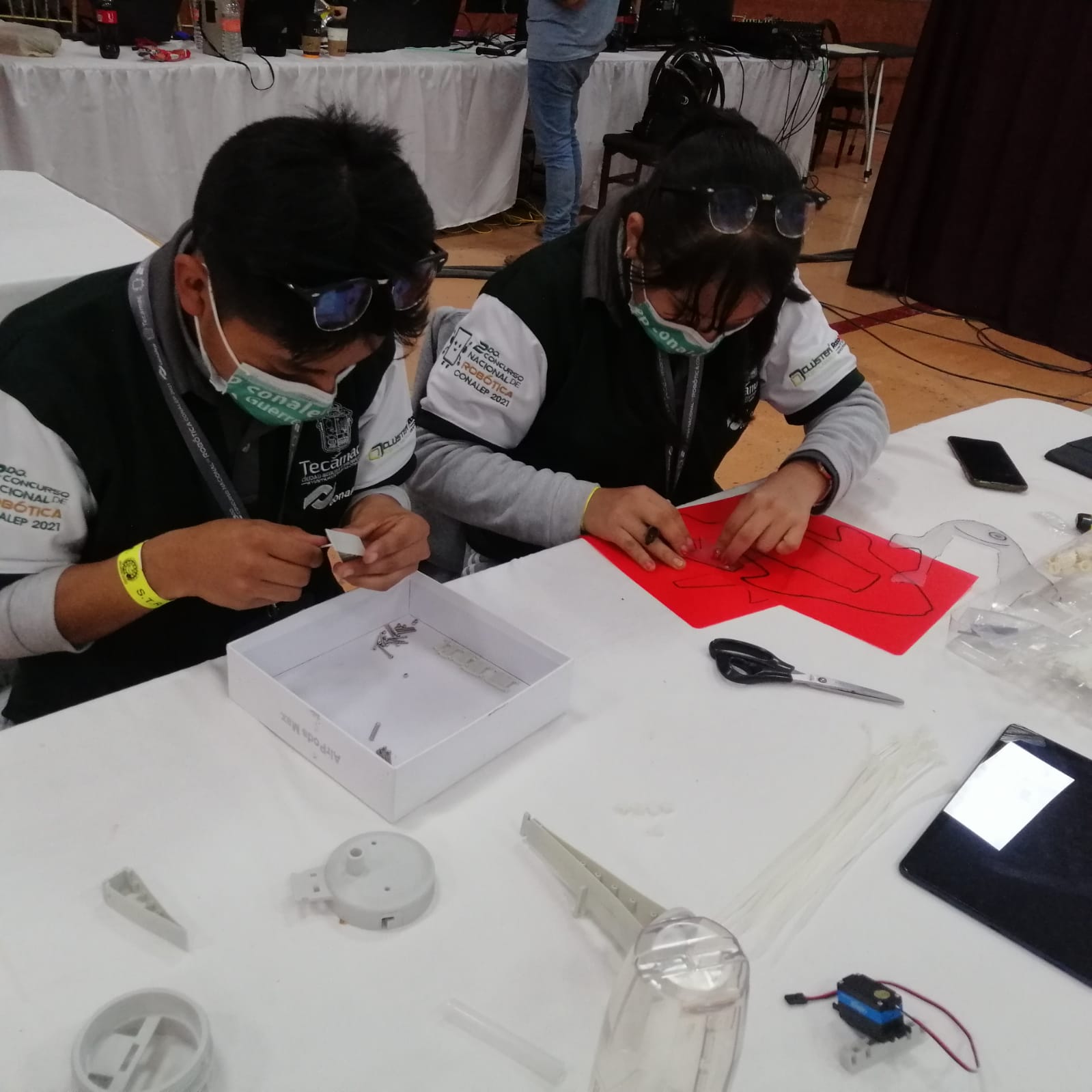 Estudiantes de Chilapa ganan el premio Biomics4education, por sus inventos en robótica