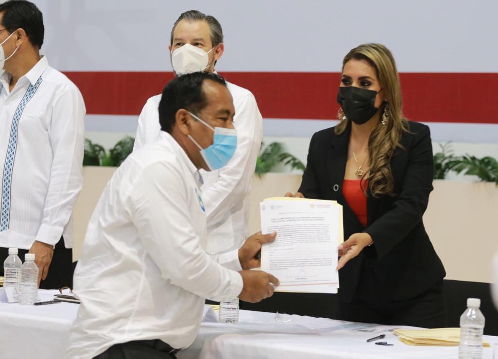 Firman funcionarios de Guerrero carta compromiso del código de ética para erradicar actos de corrupción