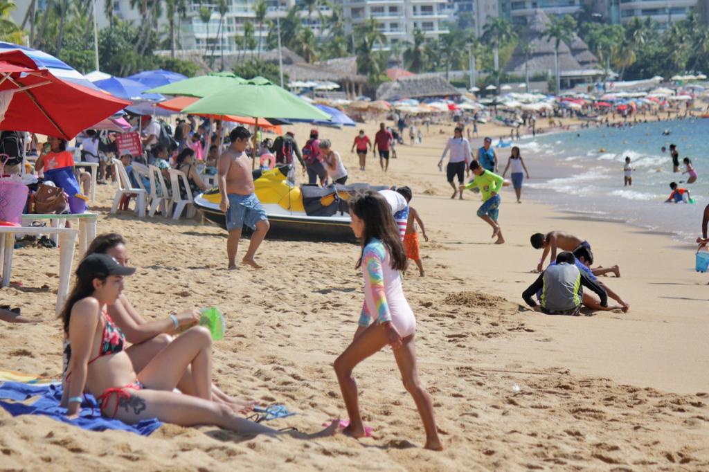 Administración estatal anterior perdió 17 permisos de playa en Acapulco