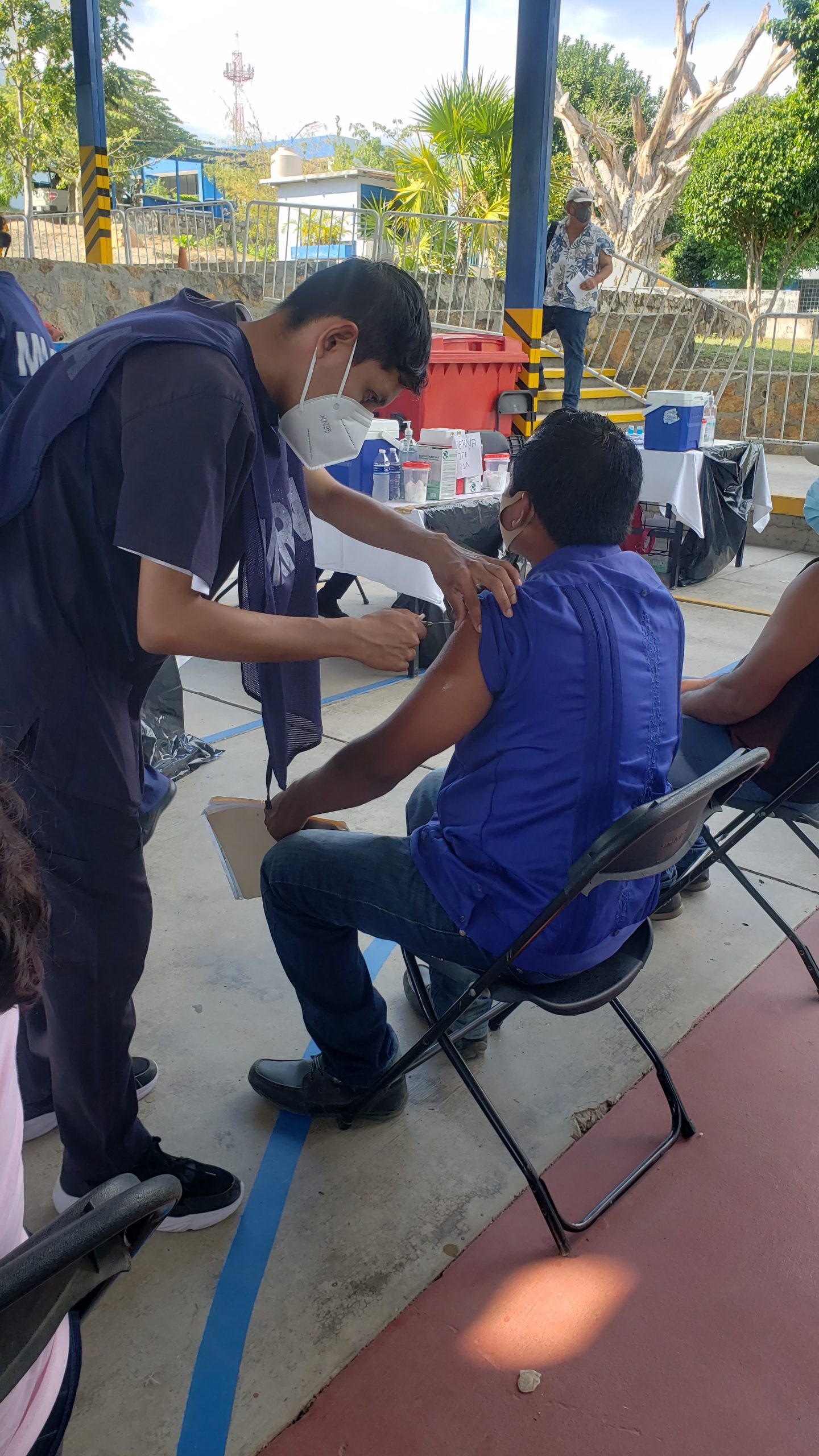 Aumentan efectos secundarios a docentes de Guerrero vacunados con Moderna