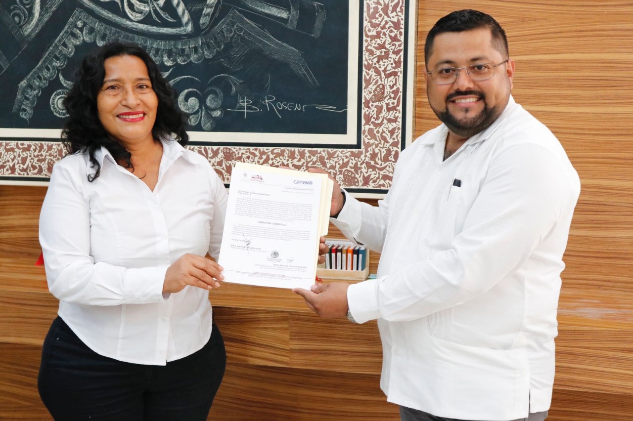 Nombra la alcaldesa, Abelina López a Manuel González como nuevo director del área comercial de la CAPAMA