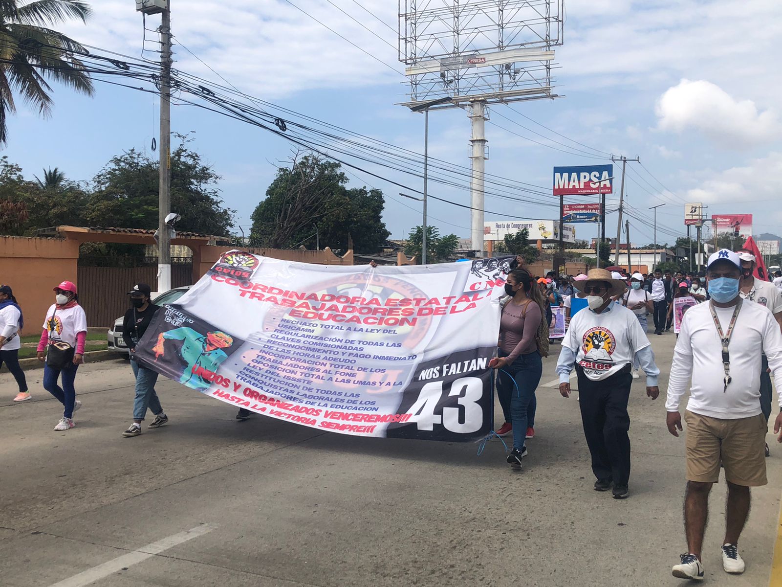 Marchan Cetegistas por Bulevard de Las Naciones en Acapulco