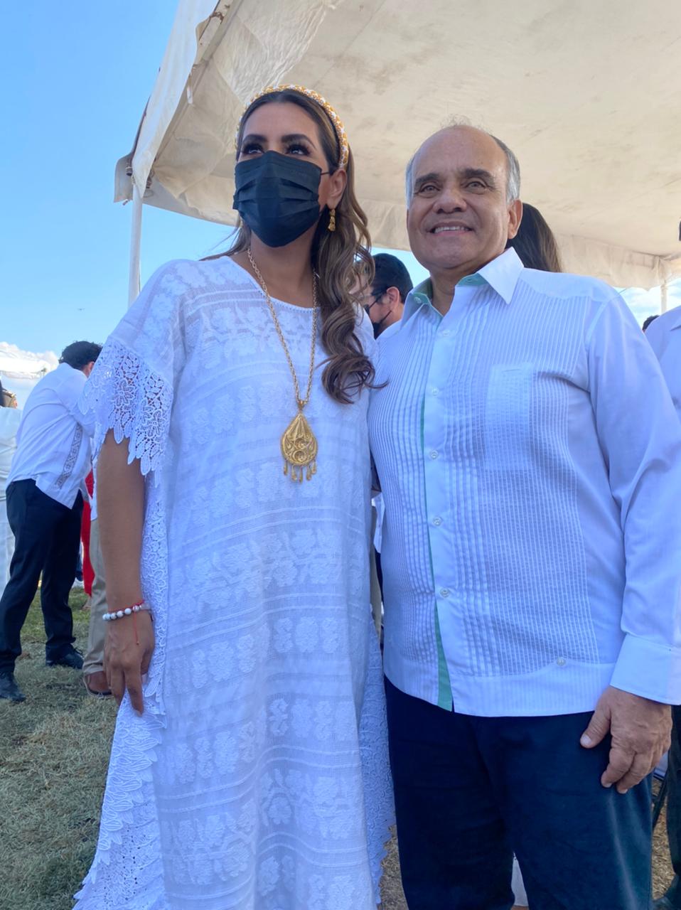 Conmemora Evelyn Salgado Pineda Día de la Bandera desde el Cerro del Tehuehue en Iguala