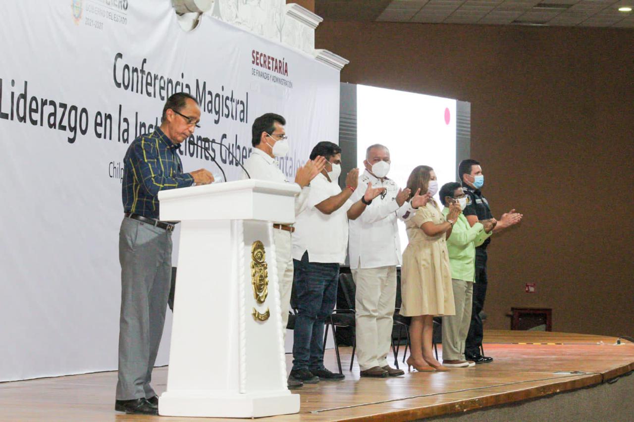 Es obligación que se profesionalicen servidores públicos en Guerrero
