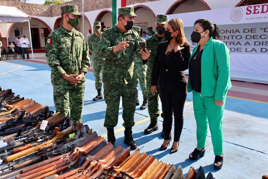 Encabeza gobernadora de Guerrero destrucción de armamento decomisado y donado