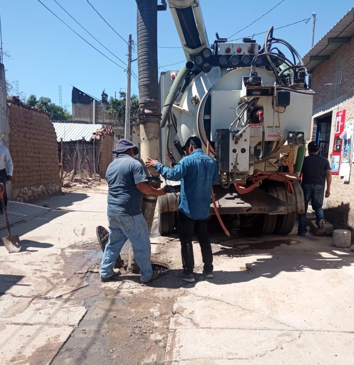 Trabaja CAPASEG en el desazolve del drenaje en Huitziltepec, Eduardo Neri