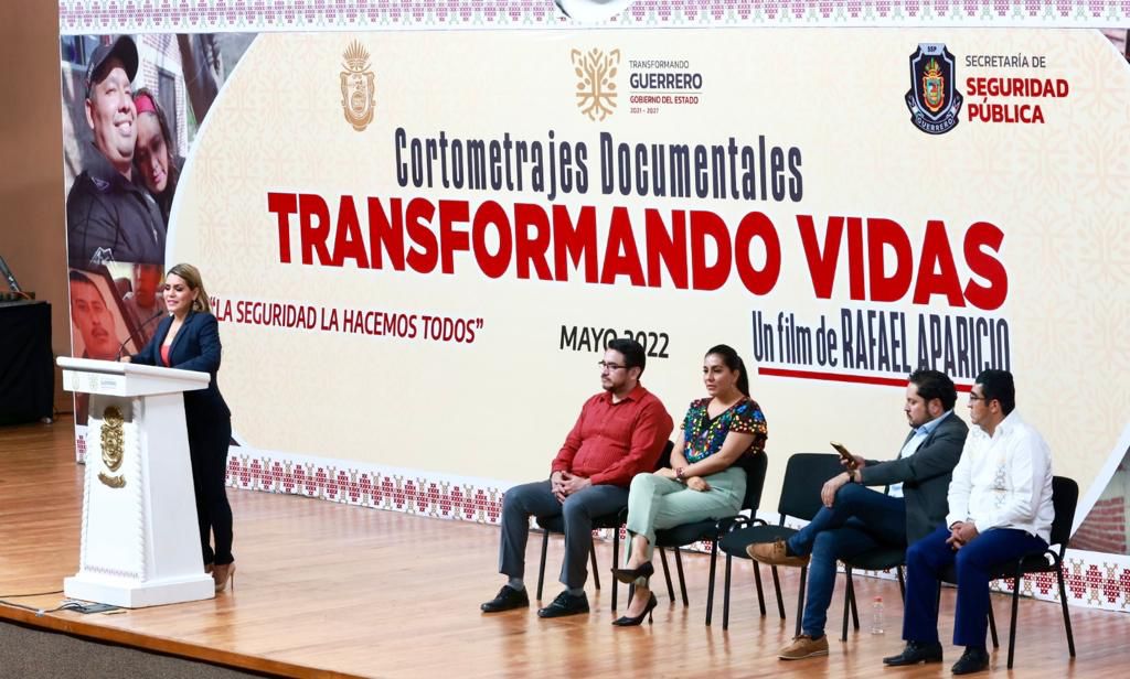 Presenta Evelyn Salgado documentales “Transformando vidas” del programa de Zooterapia de la SSP Guerrero