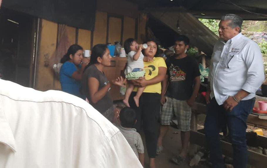 Se solidariza Evelyn Salgado con familia afectada por lluvias en Atoyac de Álvarez