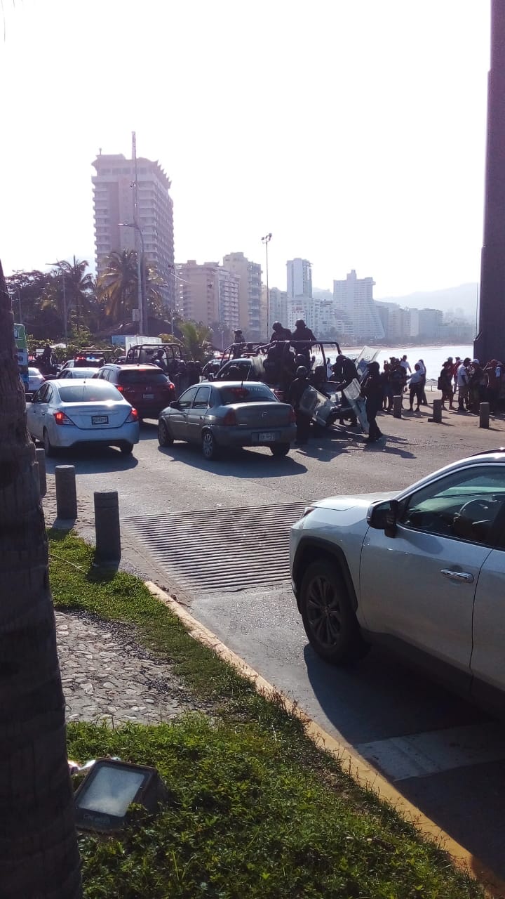 Segundo día de bloqueos en Acapulco por detención de miembros de Upoeg en Marquelia